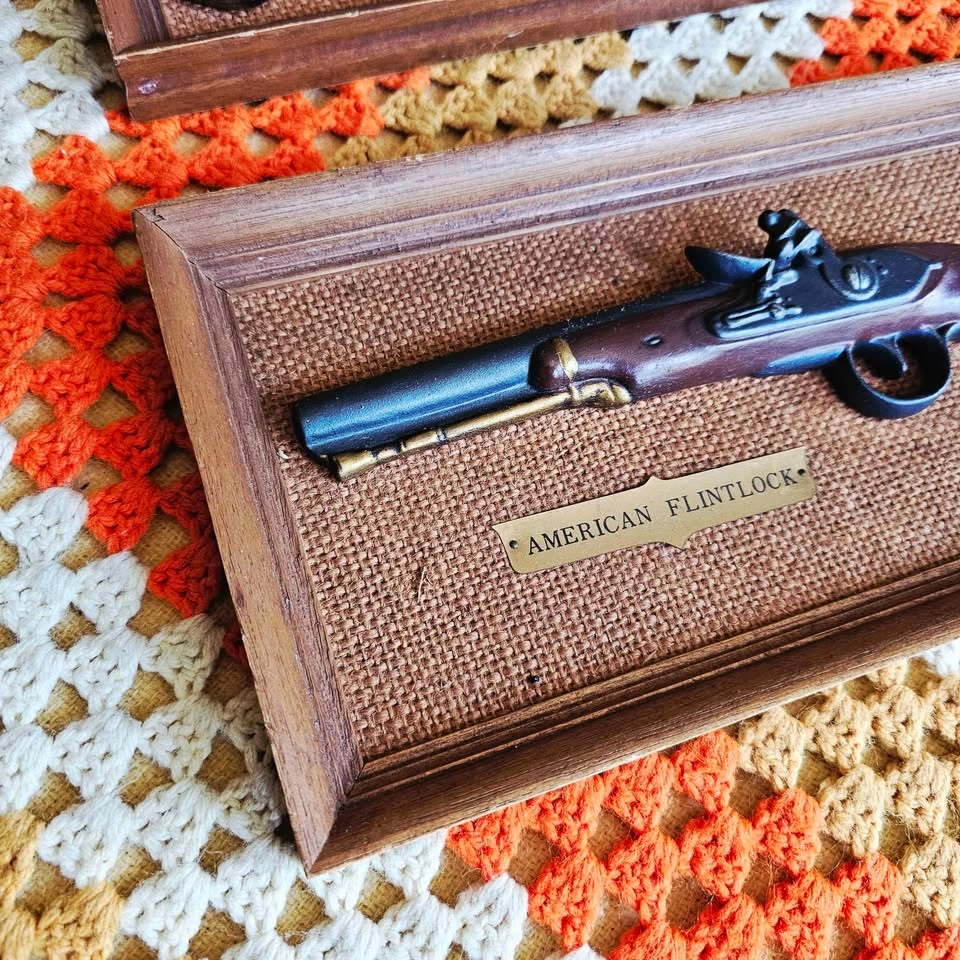 Vintage 60s Flintlock Pistol 3D Framed Wall Plaques - photo 3