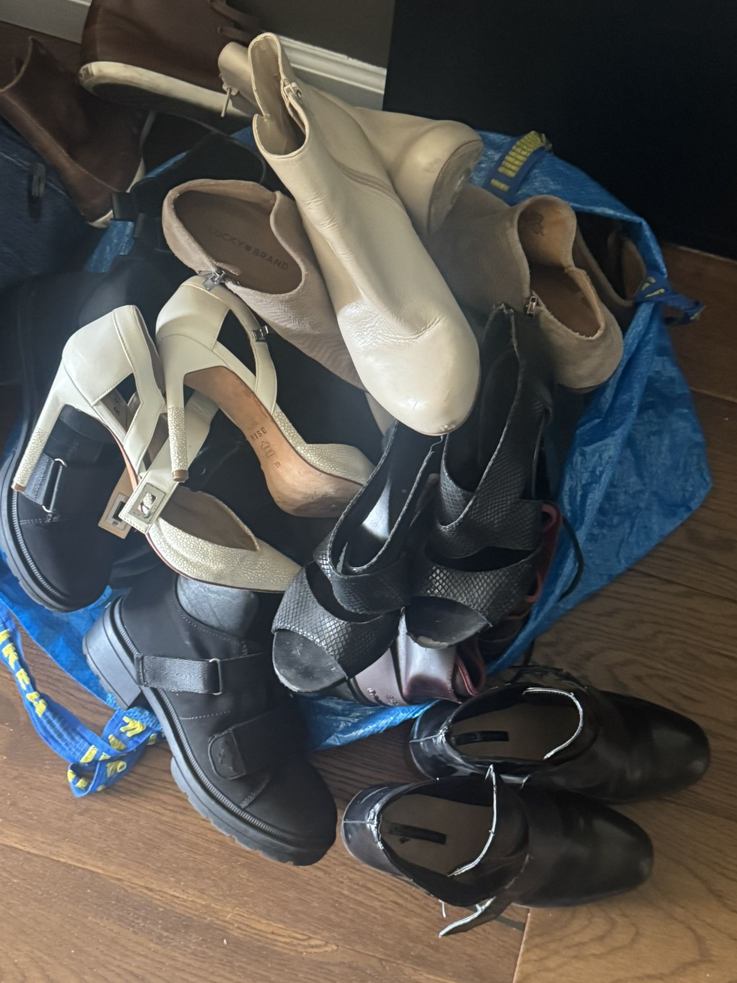 Women's Shoes Size 8-9