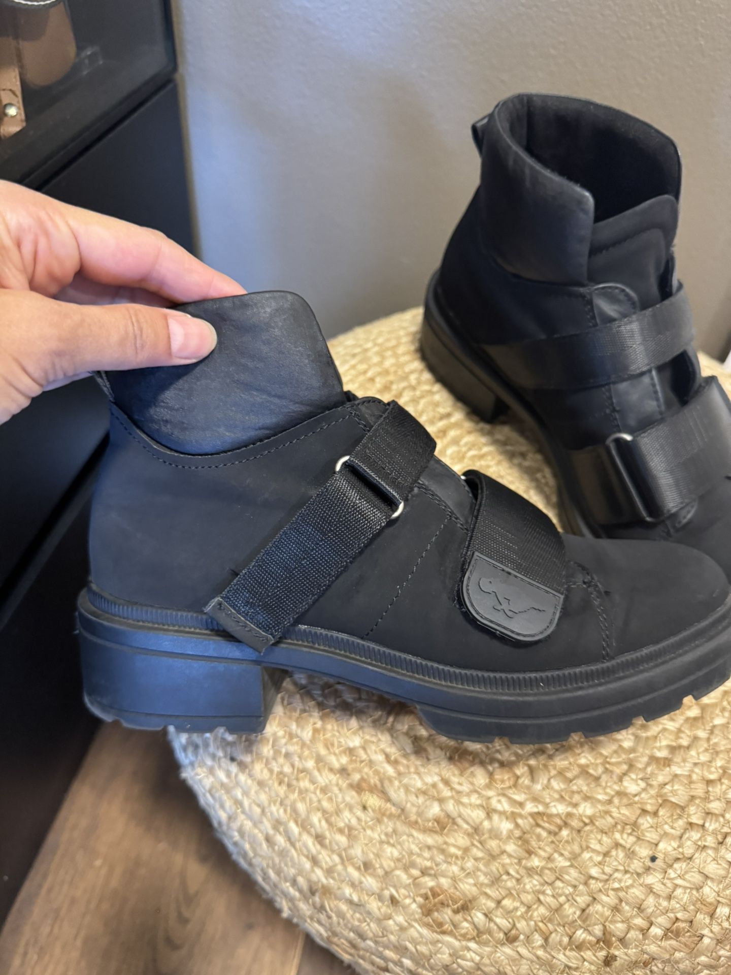 Black Shoes Good Condition - photo 4