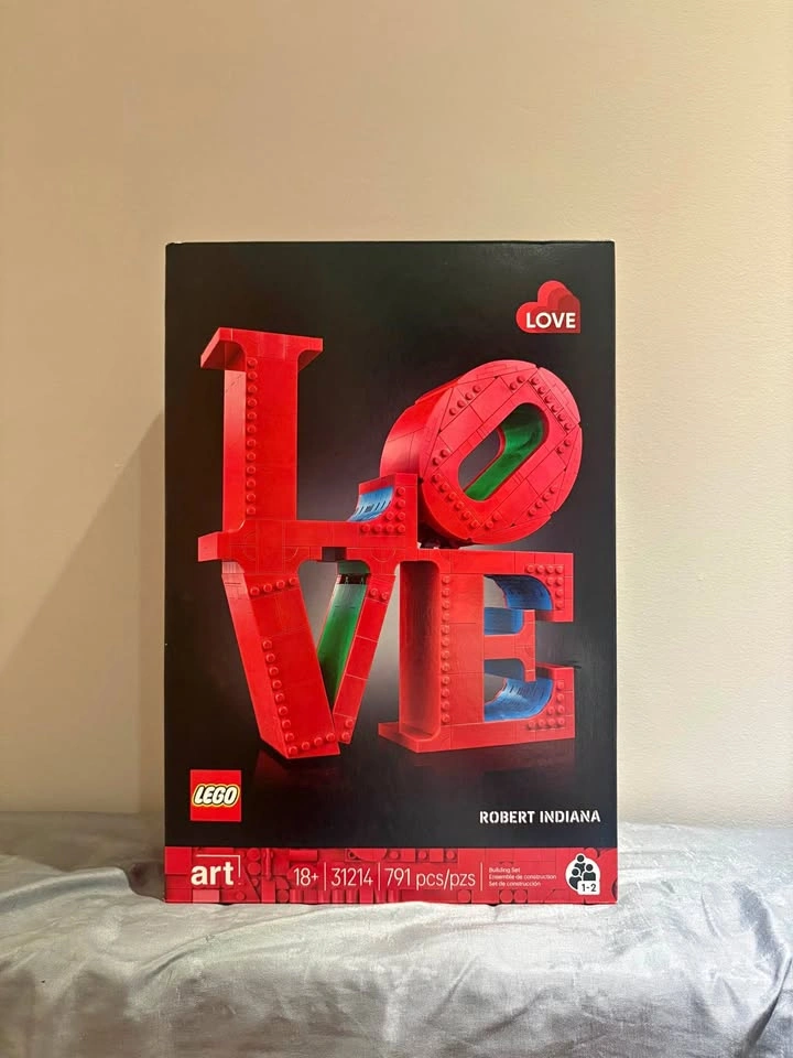 Love sign by Robert Indiana LEGO SET