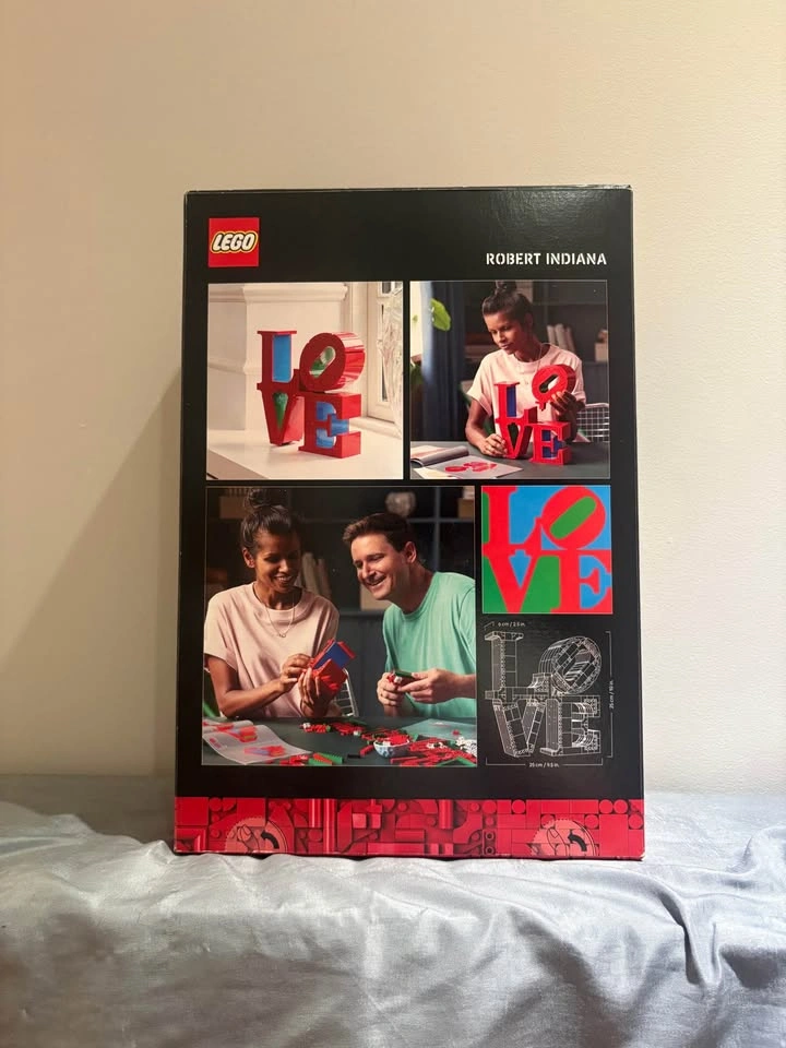 Love sign by Robert Indiana LEGO SET - photo 2