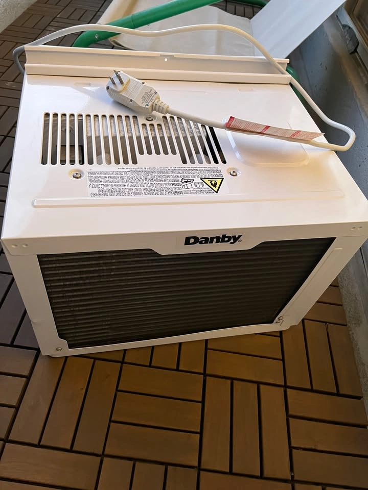 Danby 10000 BTU Inverter Window AC - photo 4