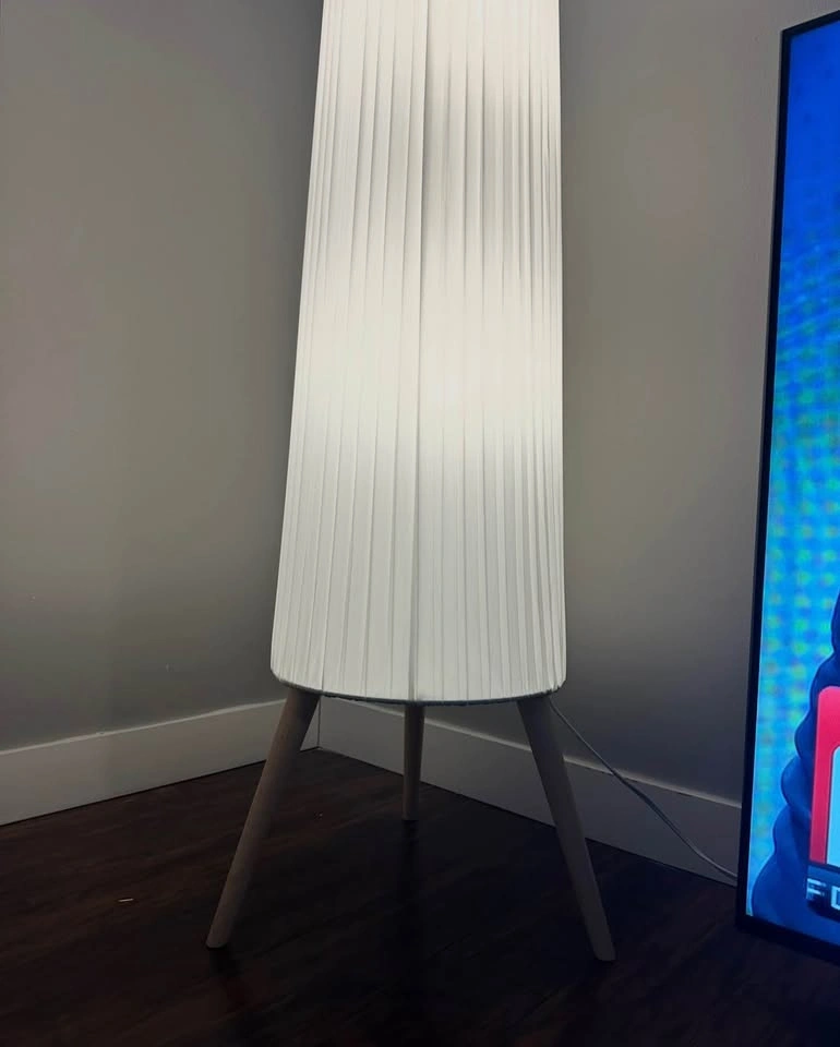 White Pleated Floor Lamp with Wooden Legs - photo 2