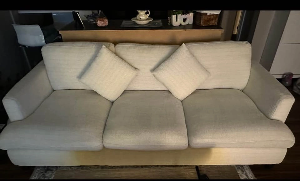 Selling Couch bought only last year. Selling at half the price! - photo 2