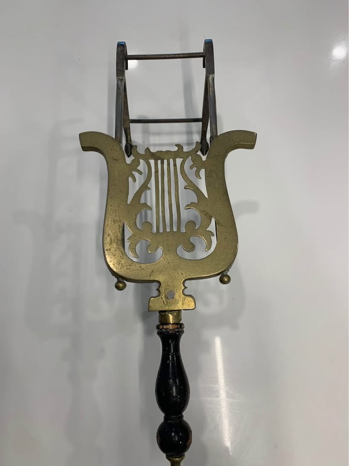 200+ year old Trivet - photo 3