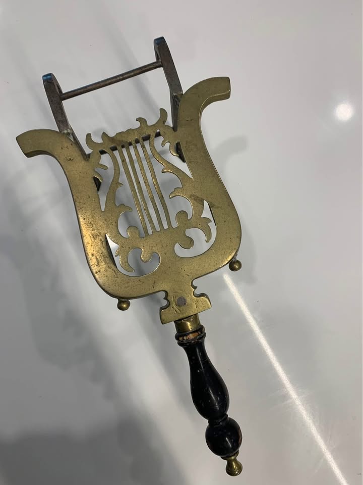 200+ year old Trivet - photo 4