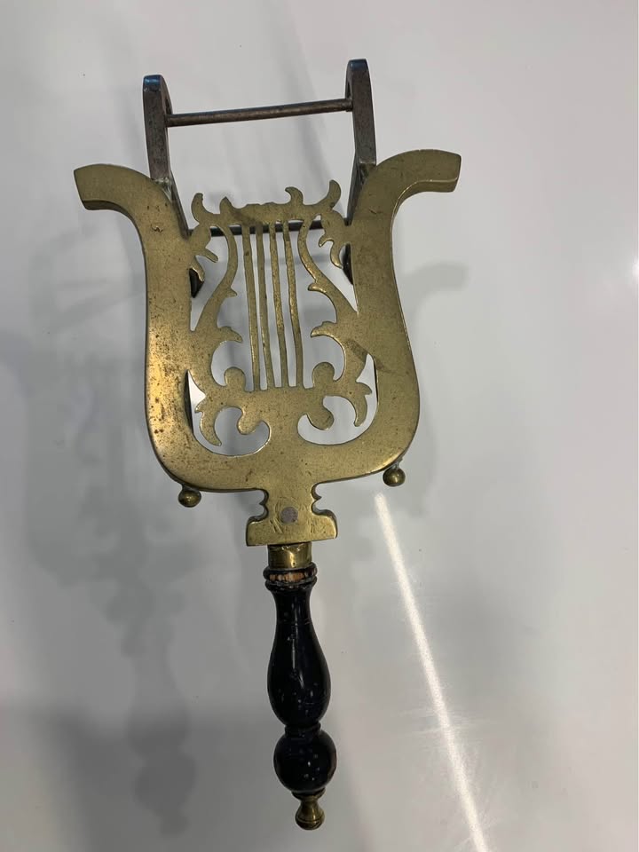 200+ year old Trivet - photo 5