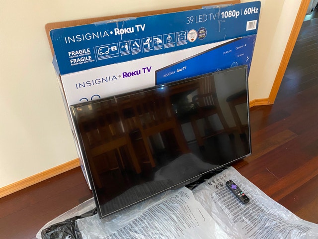 Insignia Roku TV 39" LED 1080p - photo 2