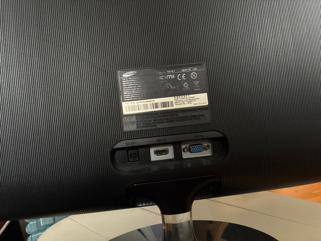 23.6 inch Samsung HD LED Monitor - photo 3