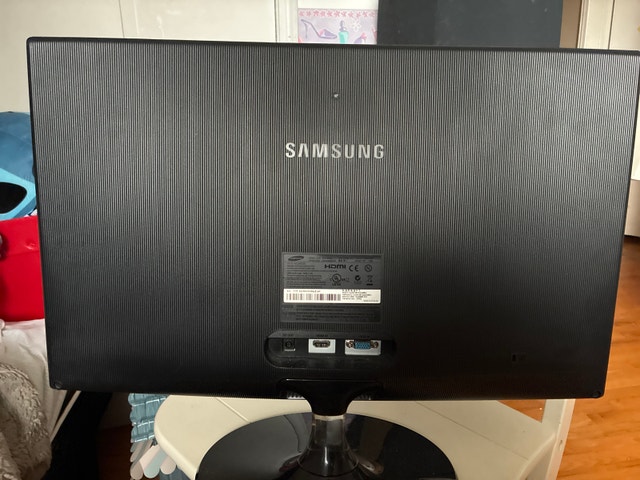 23.6 inch Samsung HD LED Monitor - photo 4
