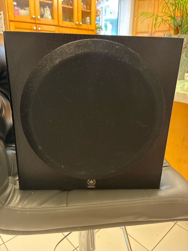 Yamaha 8-inch powered subwoofer