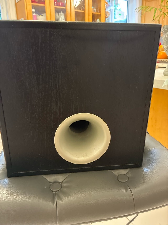 Yamaha 8-inch powered subwoofer - photo 2
