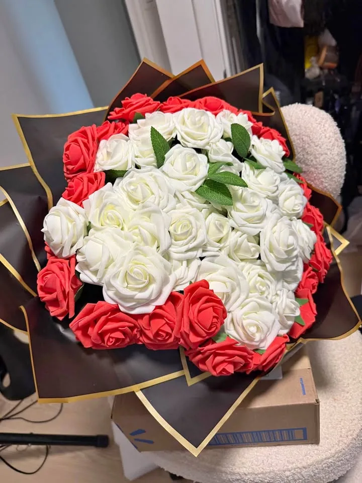 Red Rose Flower Bouquet - Artificial thumbnail
