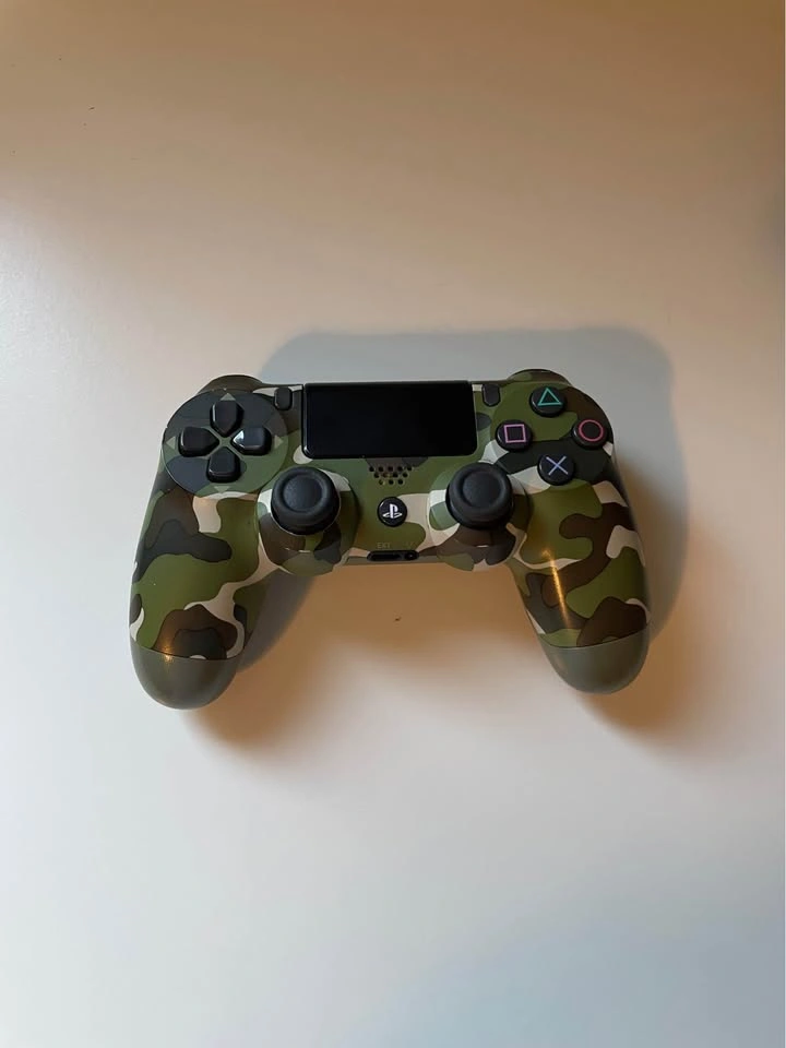 3 PlayStation 4 controllers - photo 2