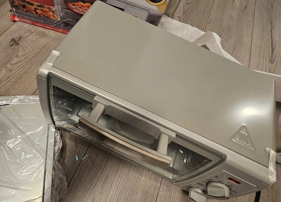 BLACK+DECKER 4-Slice Stainless Steel Toaster Oven - photo 4