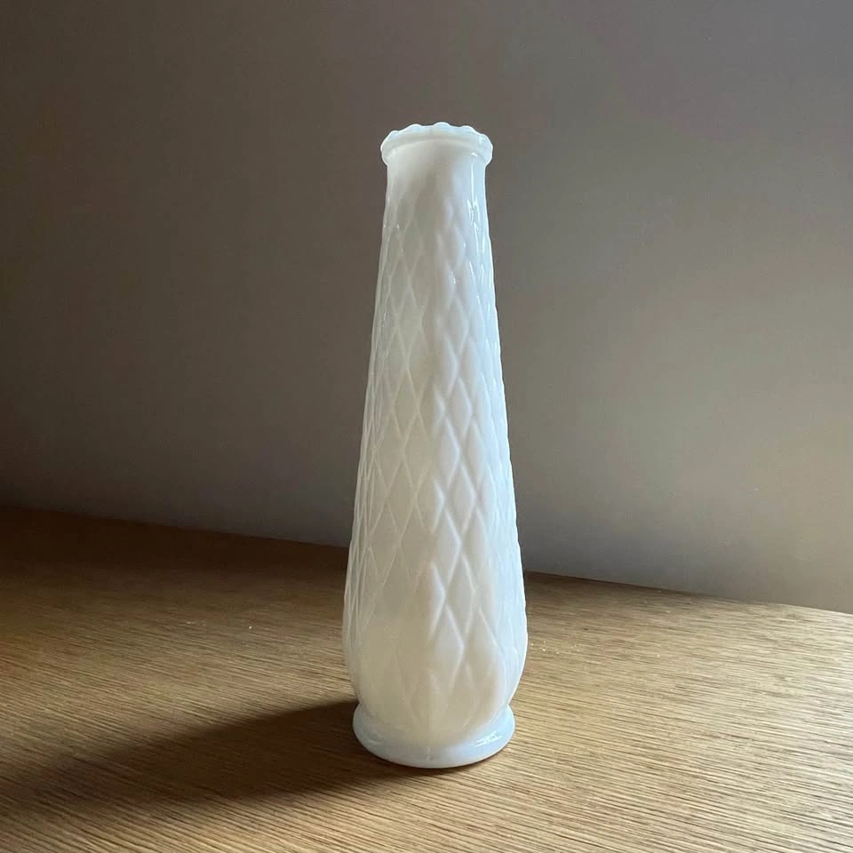 Set of 2 Vintage White Hoosier Milk Glass Bud Vases - photo 2