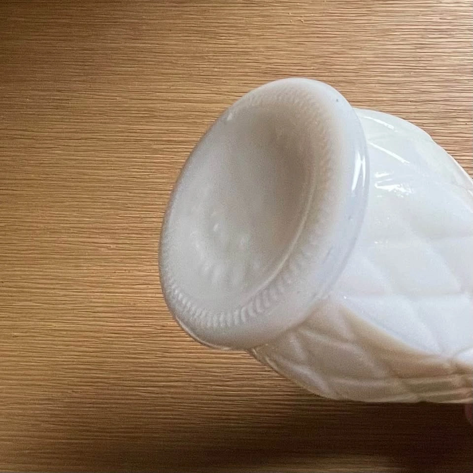 Set of 2 Vintage White Hoosier Milk Glass Bud Vases - photo 5