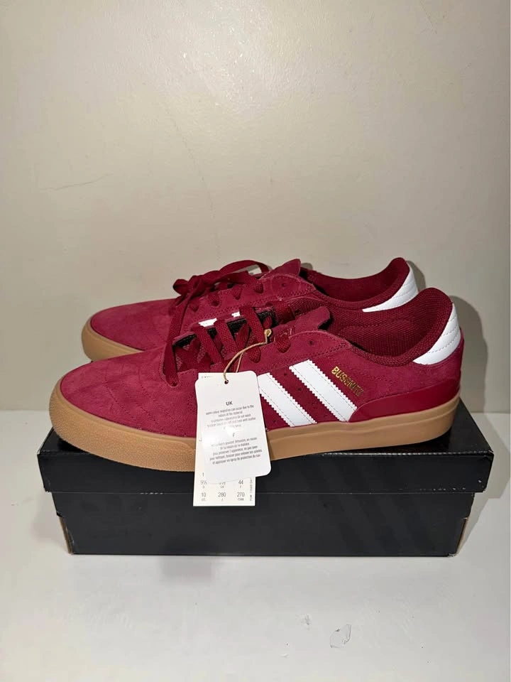 New Adidas Men Suede Shoes Size 10 US