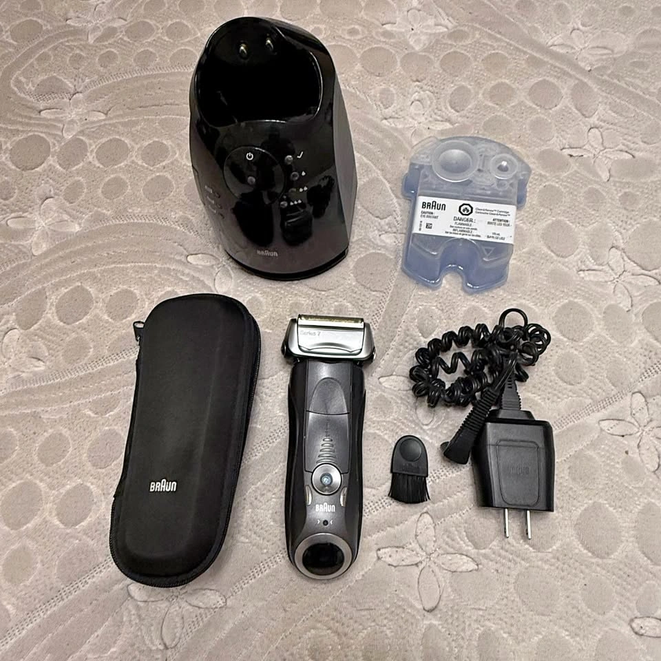 Braun Series 7 Men’s Shaver + Case + Clean & Charge Center