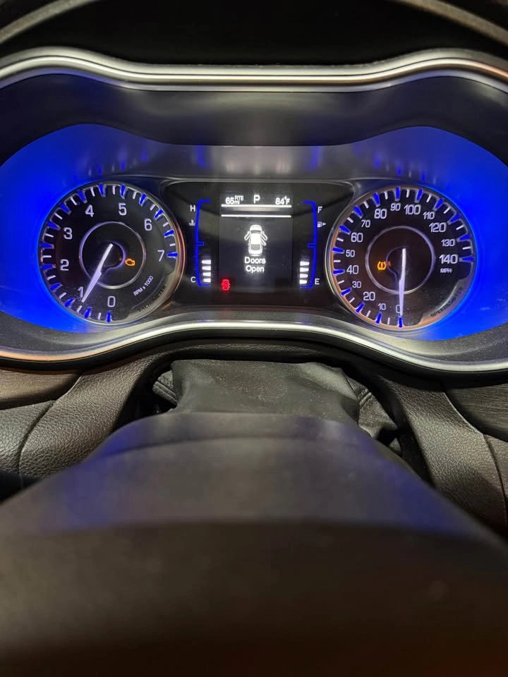 2015 Chrysler 200 - photo 4