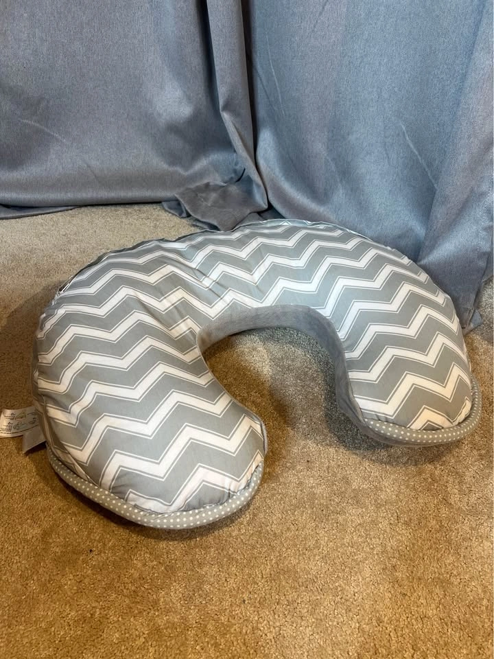 Boppy Nursing Pillow and Positioner - photo 2