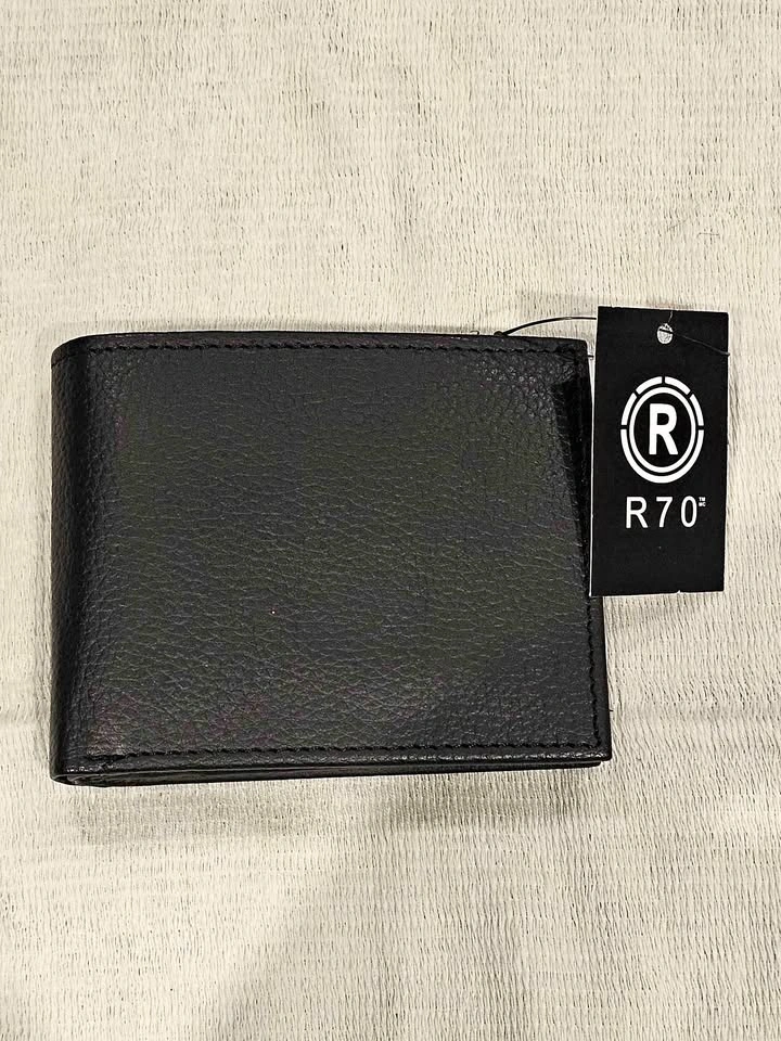 R70 Black Leather Bifold Wallet