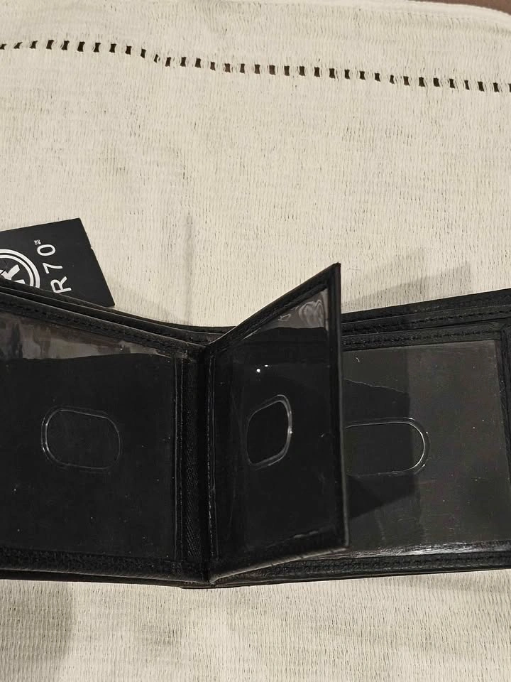 R70 Black Leather Bifold Wallet - photo 3