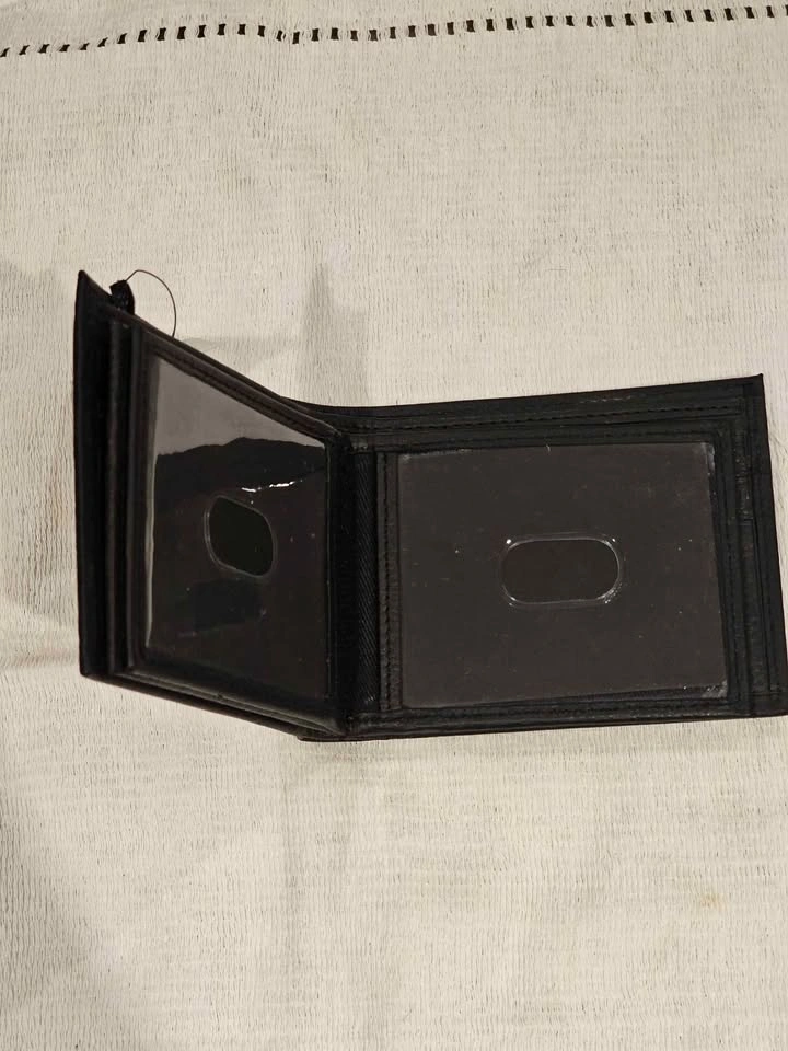 R70 Black Leather Bifold Wallet - photo 4