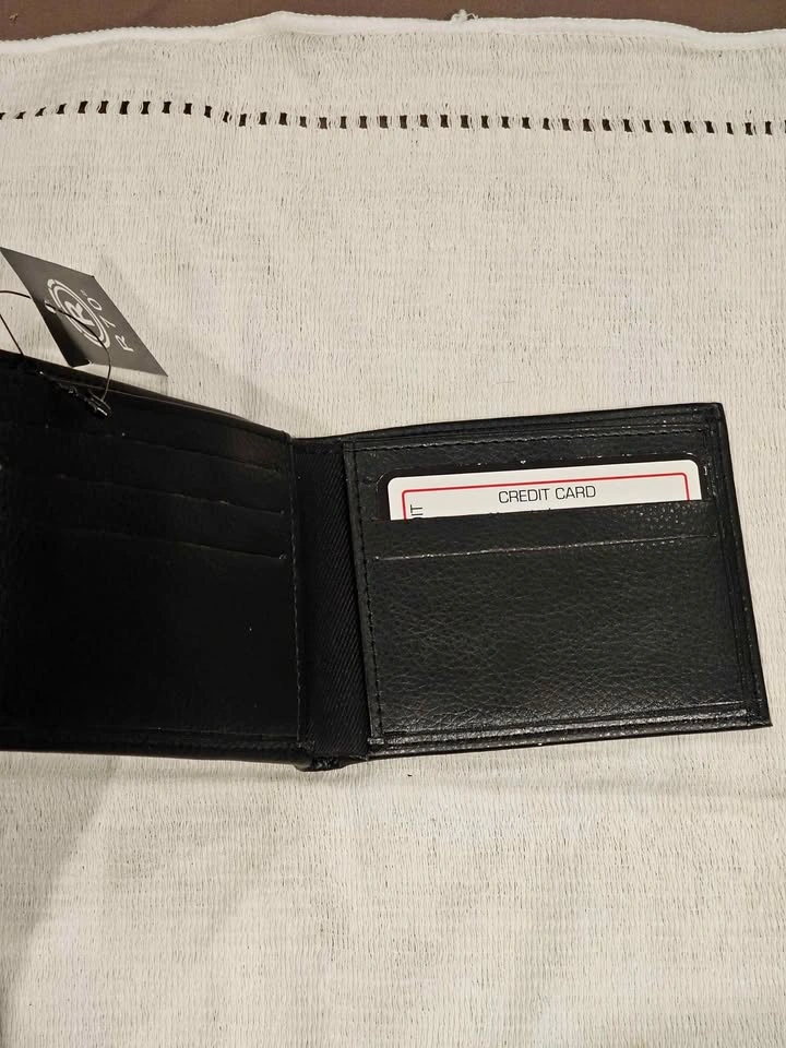 R70 Black Bifold Wallet with Embossed Star Air Wings Logo - photo 2