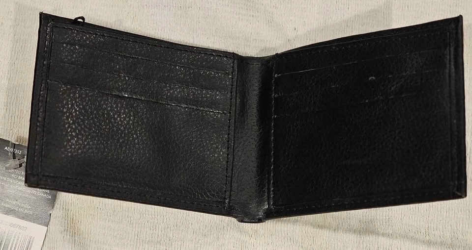 R70 Bifold Wallet - photo 2