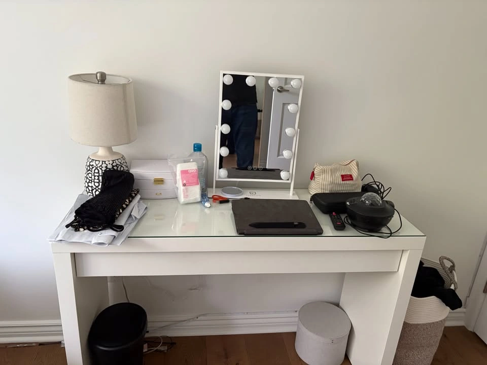IKEA MALM Dressing Table / Vanity – White – Excellent Condition - photo 2