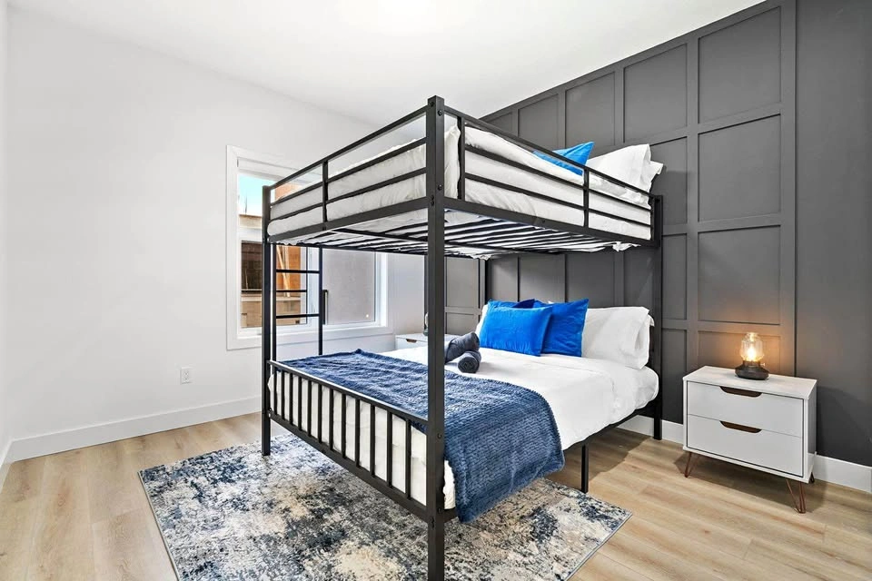 Queen bunk bed