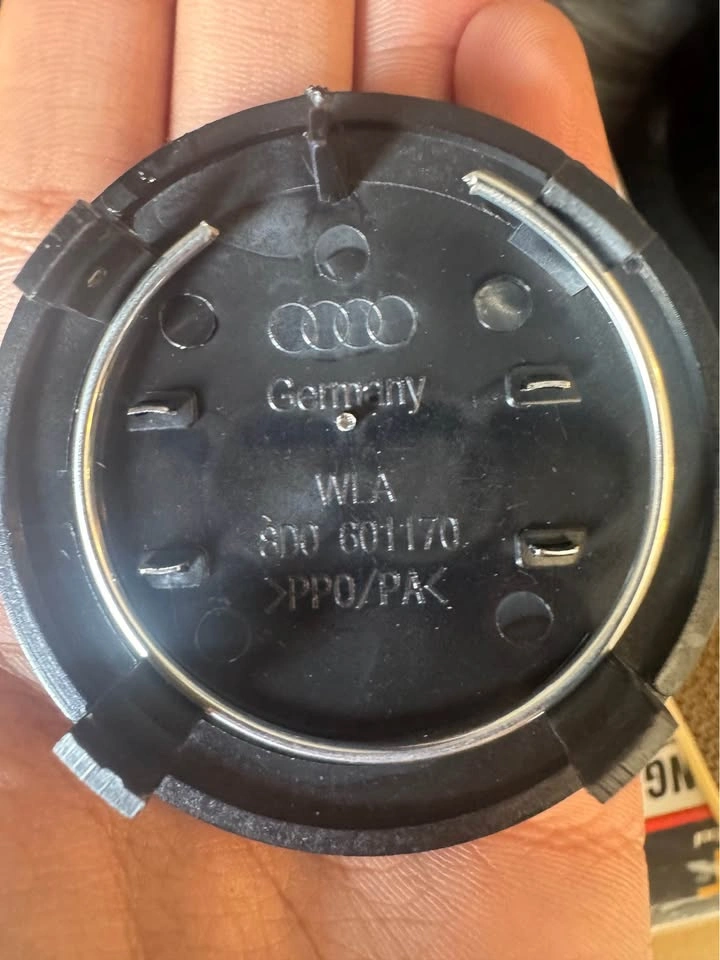 Audi Wheel Center Caps – 68mm (Set of 4) – Black never used - photo 2