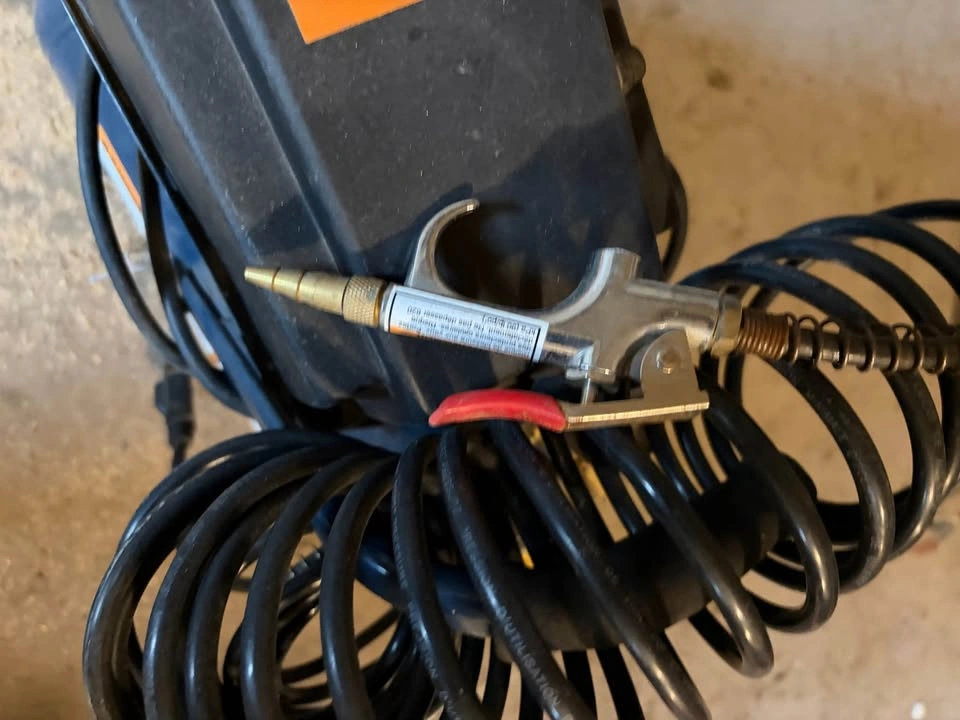 Mastercraft Electric Air Compressor- 2 gallons - photo 4