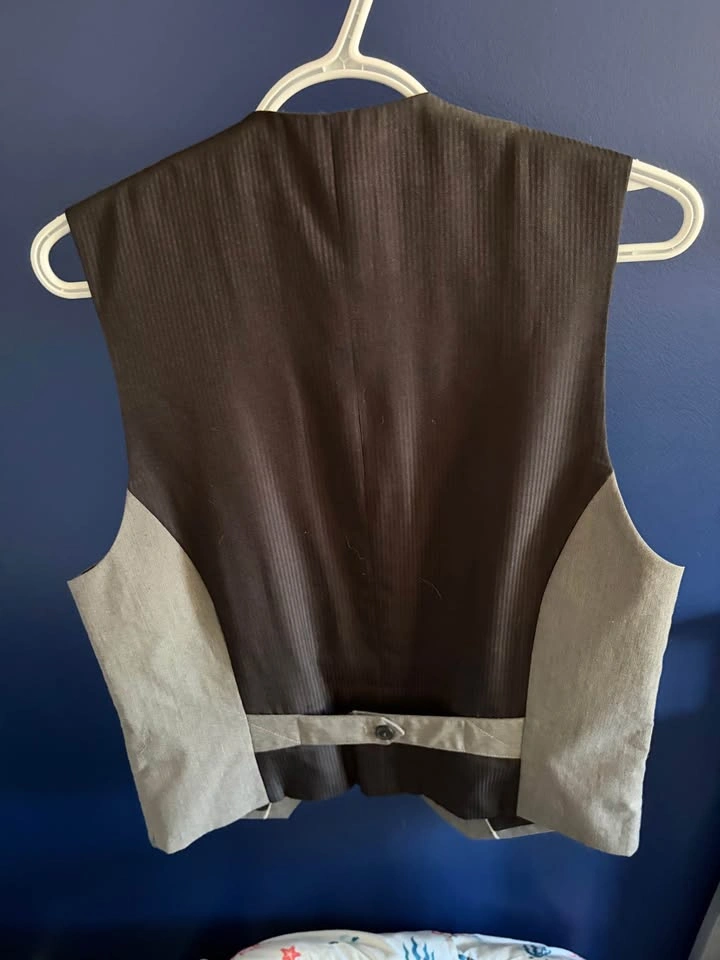 Men’s Suit Vest- small - photo 2