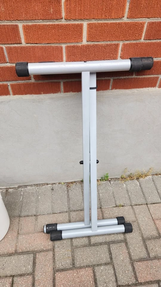 $10 Keyboard Stand - photo 2