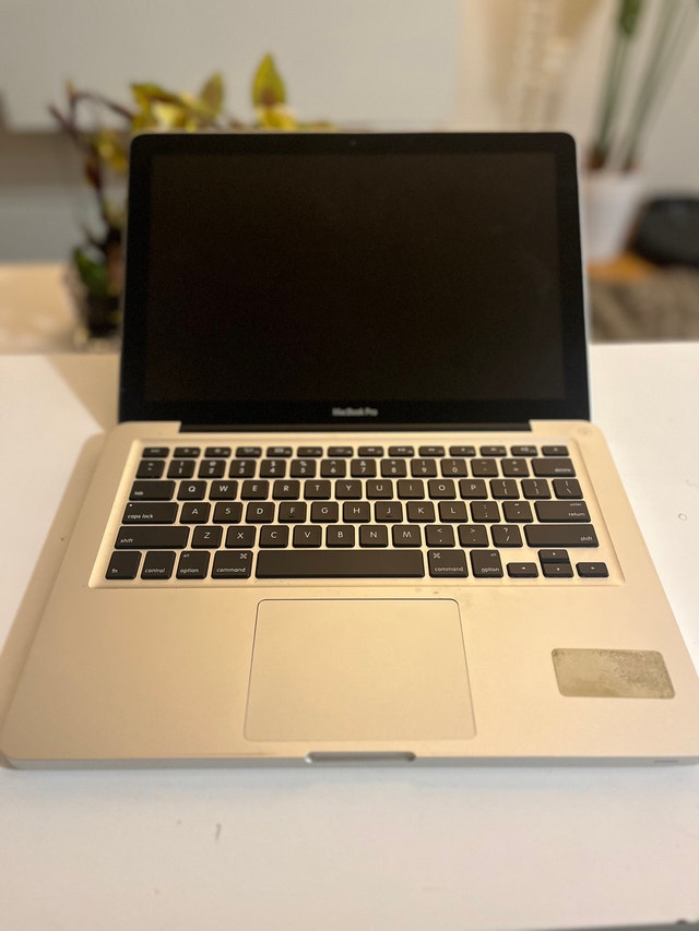 Apple MacBook Pro 13-inch - photo 2