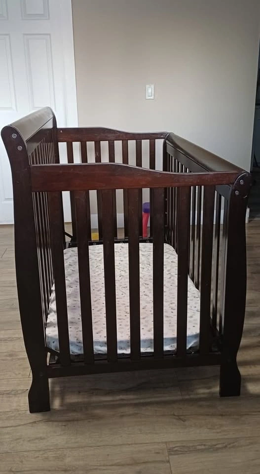 Concord Baby Crib + Bed - photo 2