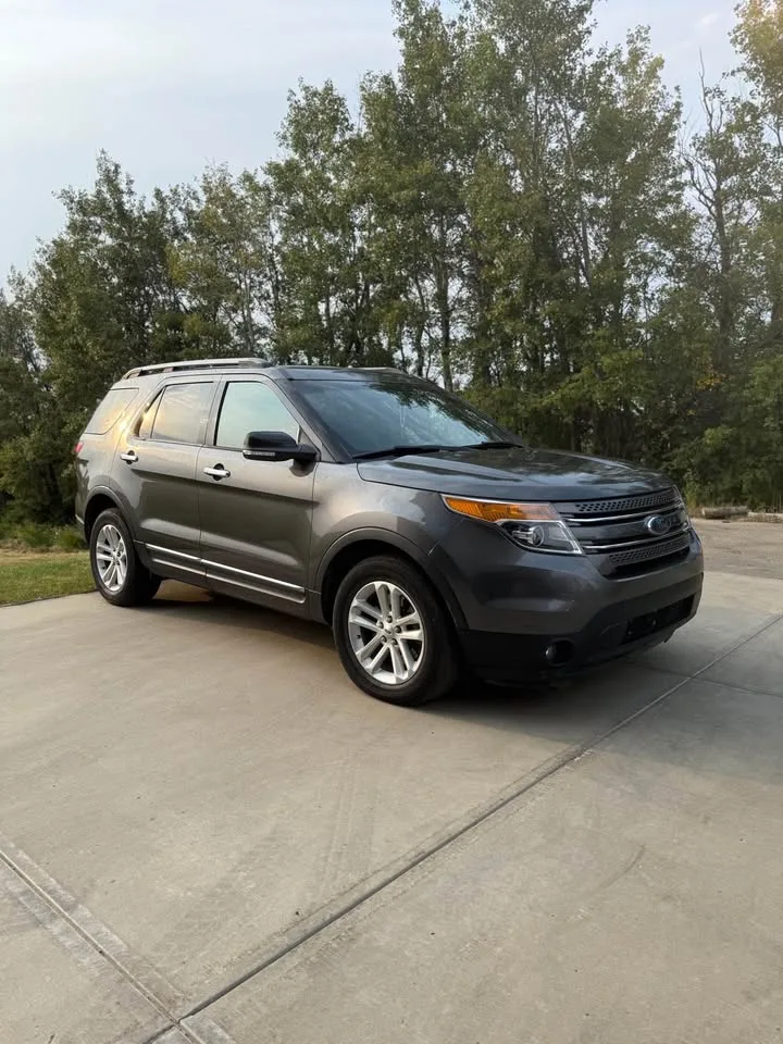 2015 Ford Explorer image indicator(2)