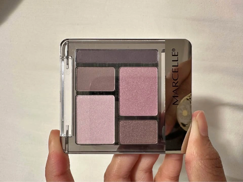 marcelle eyeshadow - plum perfect