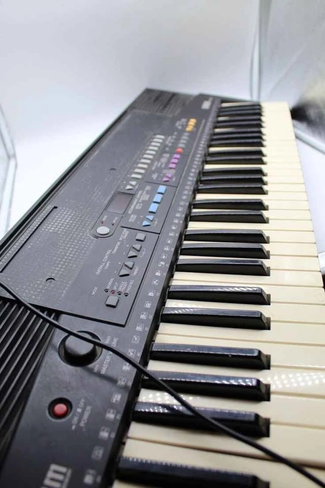 Yamaha PSR-210 Electronic Keyboard - photo 2