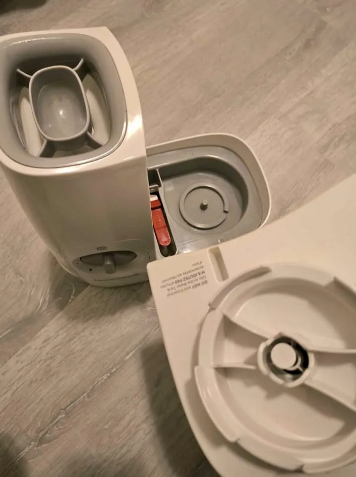 Warm mist humidifier with inhalant/essential oil cup thumbnail