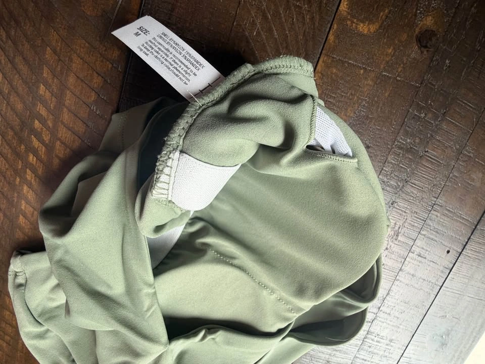 New in bag. Green bra top with shelf bra and padding! - photo 5