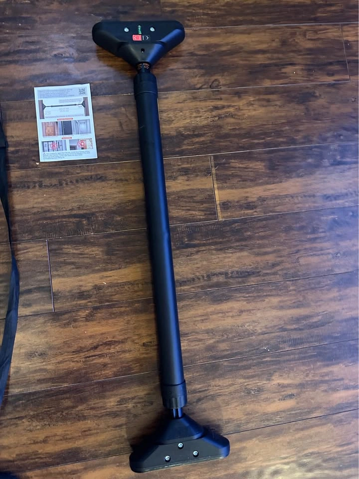 Brand new pull up bar, tennis/badminton racquets and weight mach - photo 4