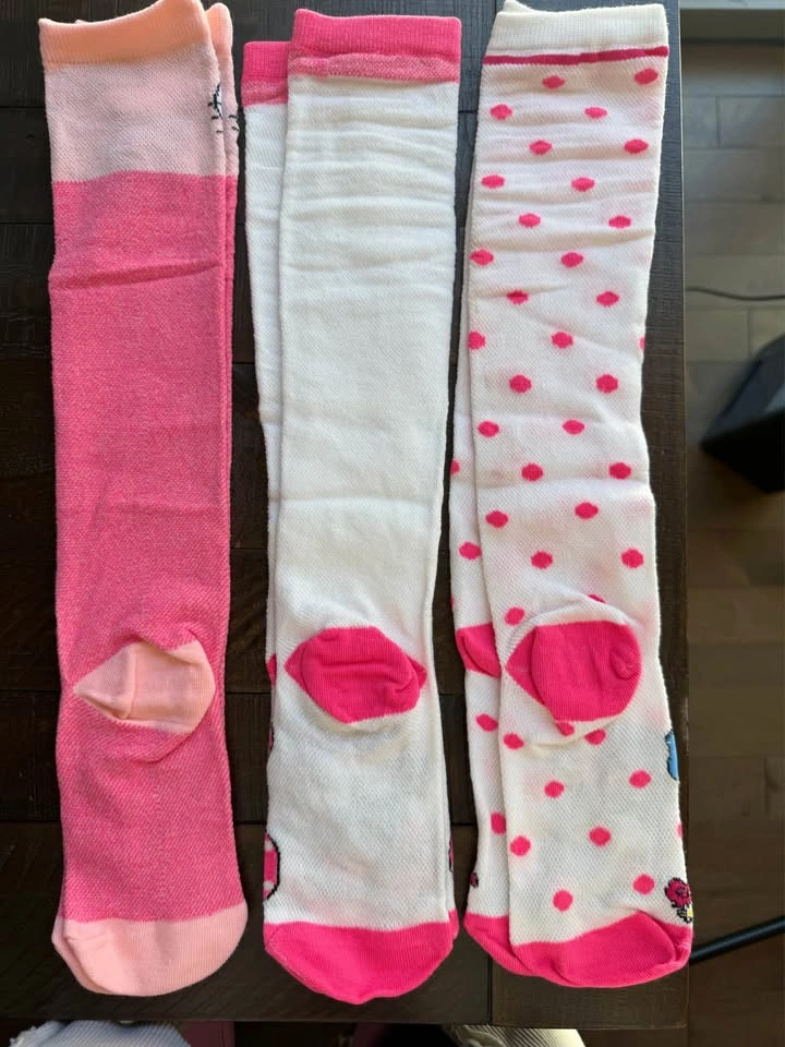 Hello Kitty socks! New 3 pack. - photo 2