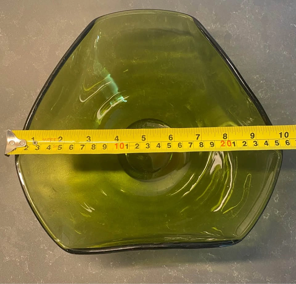 Vintage Anchor Hocking Avocado Coloured Triangular Glass Bowl - photo 5