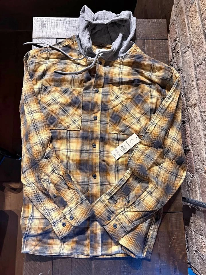 Men’s oversized fit size L (large) shirt. NWT!!