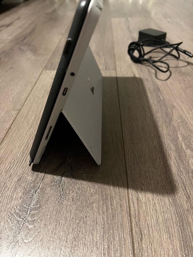 Microsoft Surface Go2 - photo 2