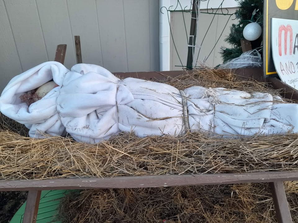 Large heavy Manger and Baby Jesus - photo 2