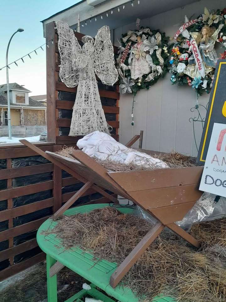 Large heavy Manger and Baby Jesus - photo 4